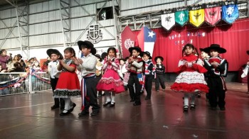 Los pequeños aconcagüinos sorprendieron con sus bailes criollos.