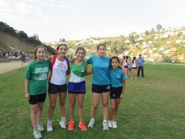 De izquierda a derecha atletas de colegio María Auxiliadora, S.S.C.C Padres Franceses, Albamar y Colegio Aconcagua. 