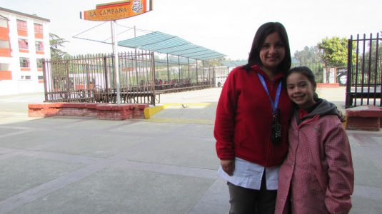 Miss Patricia Mateluna junto a alumna de nuestro Colegio. 